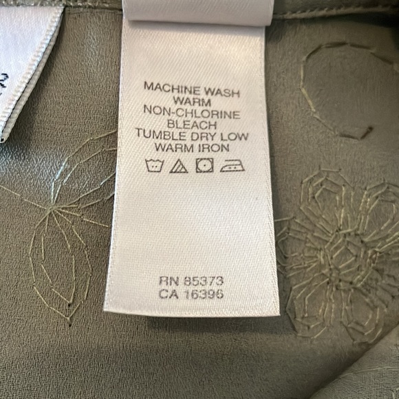 Blouse Villager a Liz Claiborne Company Green Polyester Embroidery floral design - Picture 10 of 10